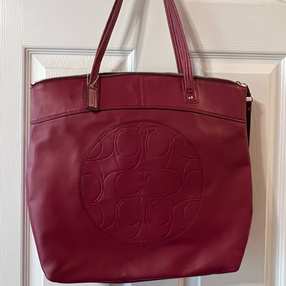 Raspberry embossed leather Coach shoulder bag; great condition - Picture 8 of 11